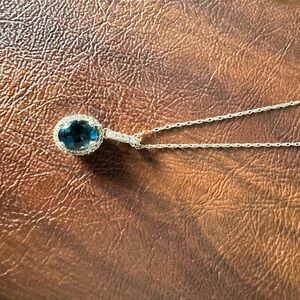 Elegant Blue and Silver Pendant Necklace